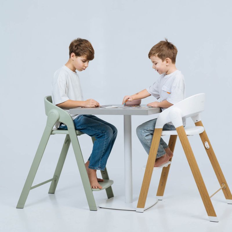 trona flex en uso como silla evoltiva por ni&ntilde;os de 8 y 10 a&ntilde;os 